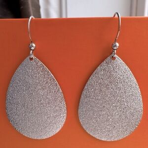 NEW Silver Teardrop Dangle Earrings NWOT Drop Earrings Glitter Sparkle